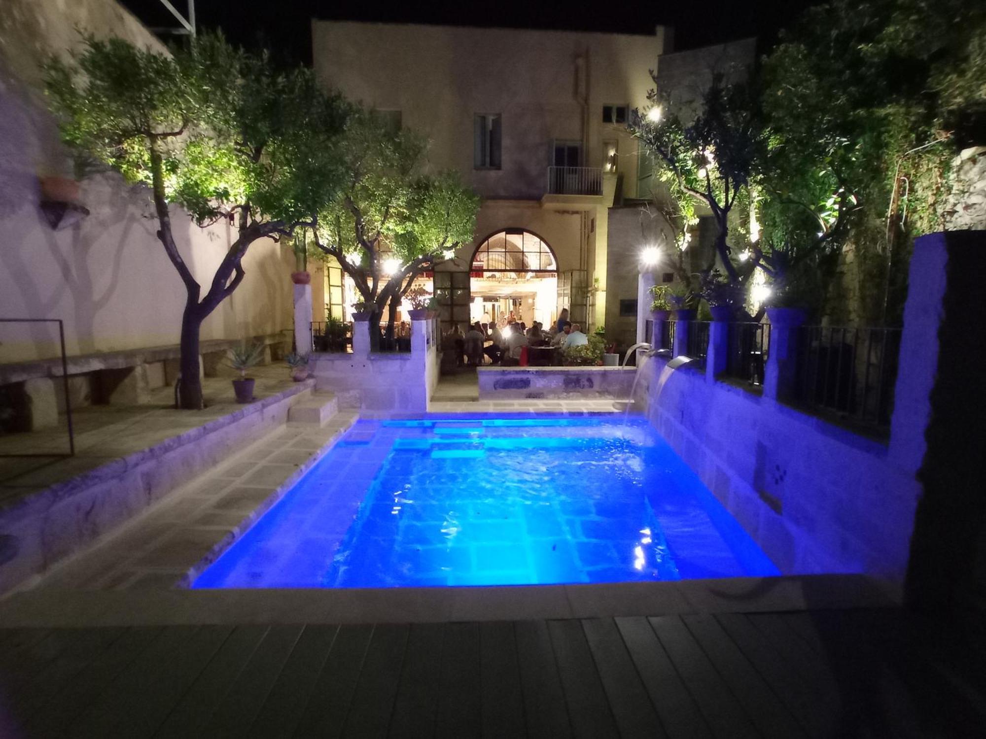 Palazzo Mandurino Luxury Relais Bed & Breakfast Zollino Bagian luar foto